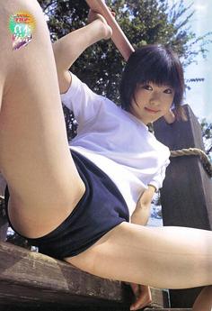 �q�{����