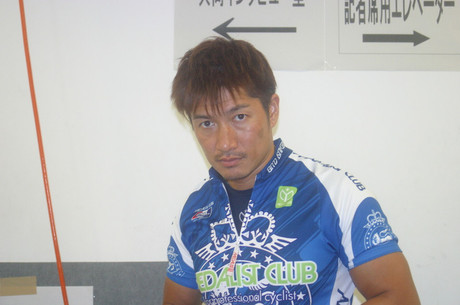 �i����j